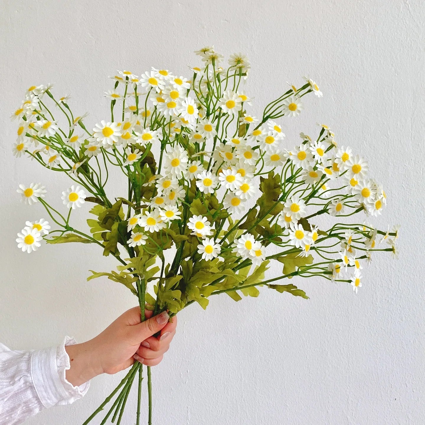 Artificial Chamomile & Daisy Bouquet Faux Flower Arrangement, Pastoral Style Floral Ornament for Living Room Home Decor