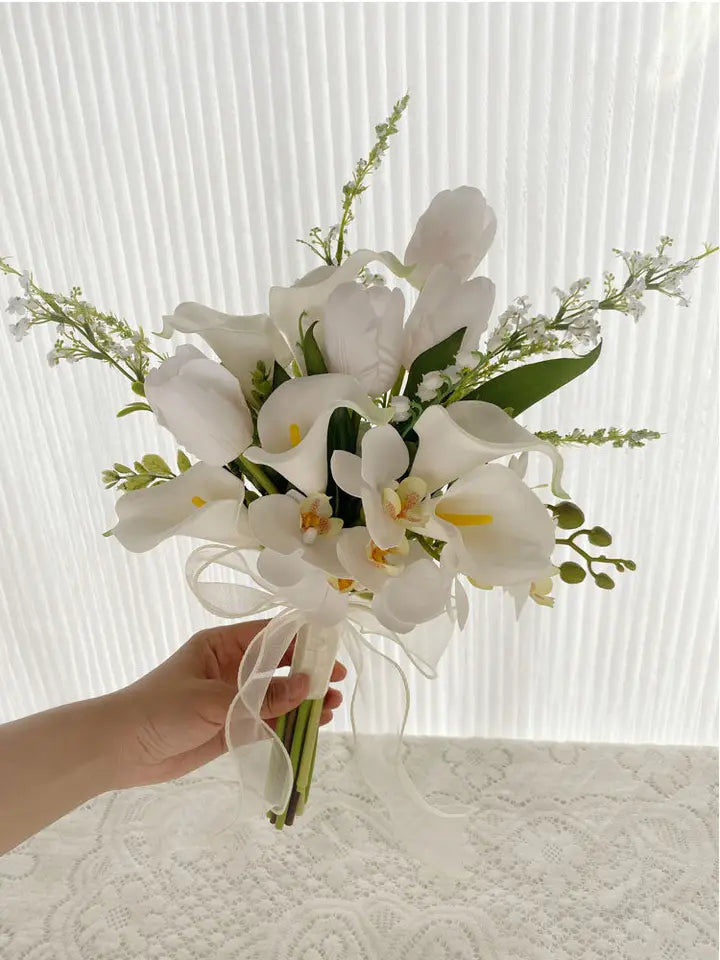 White Artificial Calla Lily Holding Flower Bouquet Bridal Wedding Bouquet Wedding Photography Prop Party Ceremony Anniversary