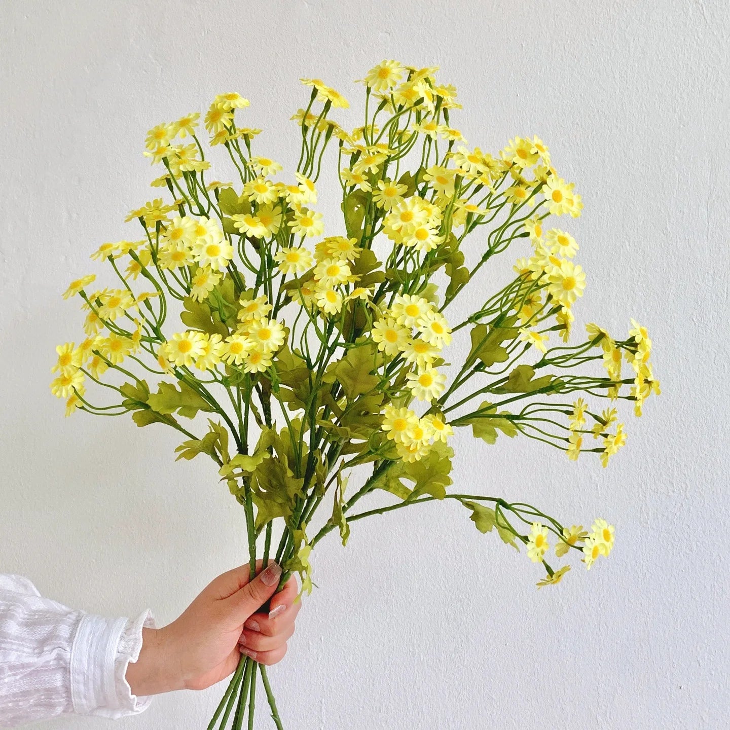 Artificial Chamomile & Daisy Bouquet Faux Flower Arrangement, Pastoral Style Floral Ornament for Living Room Home Decor