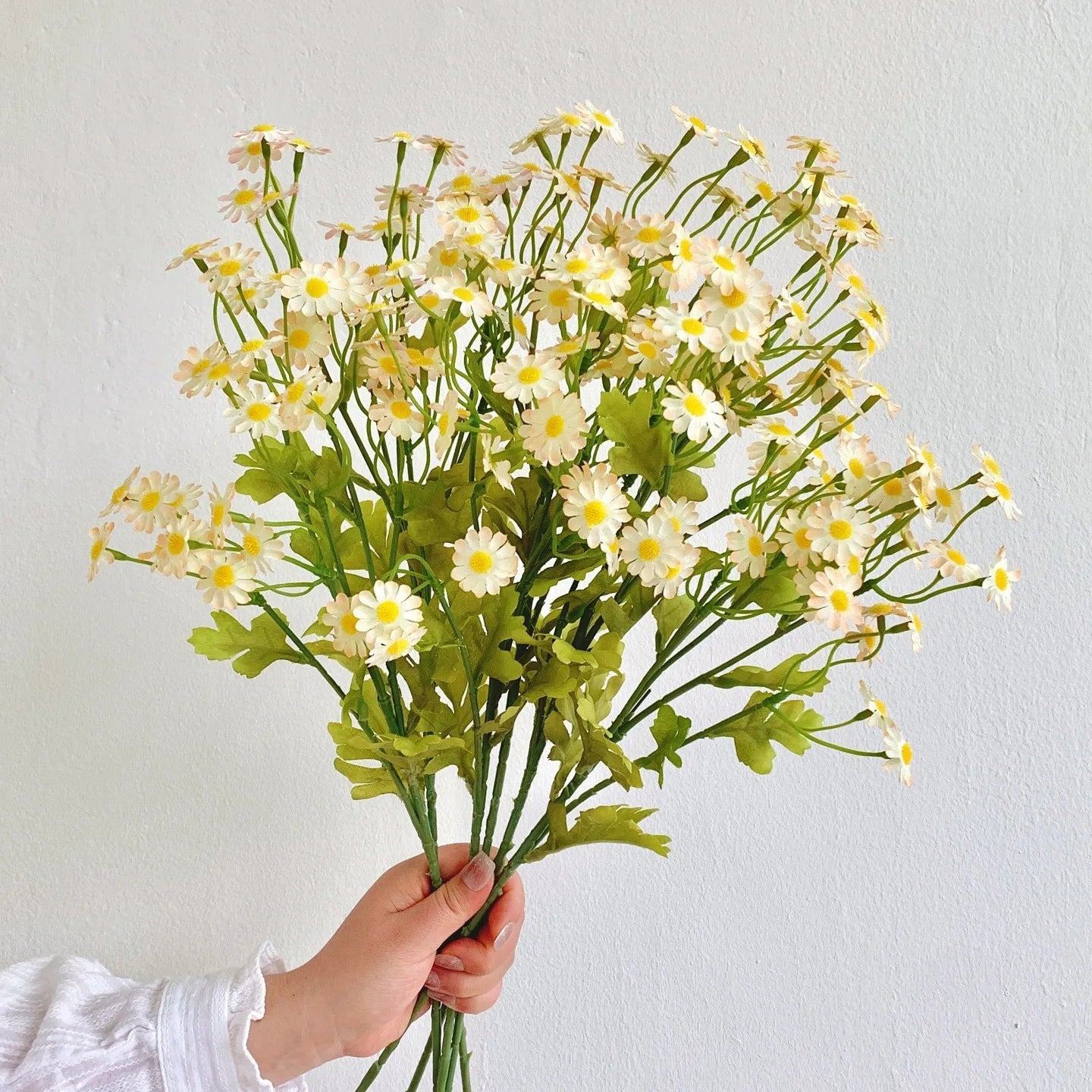 Artificial Chamomile & Daisy Bouquet Faux Flower Arrangement, Pastoral Style Floral Ornament for Living Room Home Decor